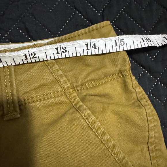 American Eagle Outfitters Khaki Y2K shorts sz 2 - Picture 3 of 4